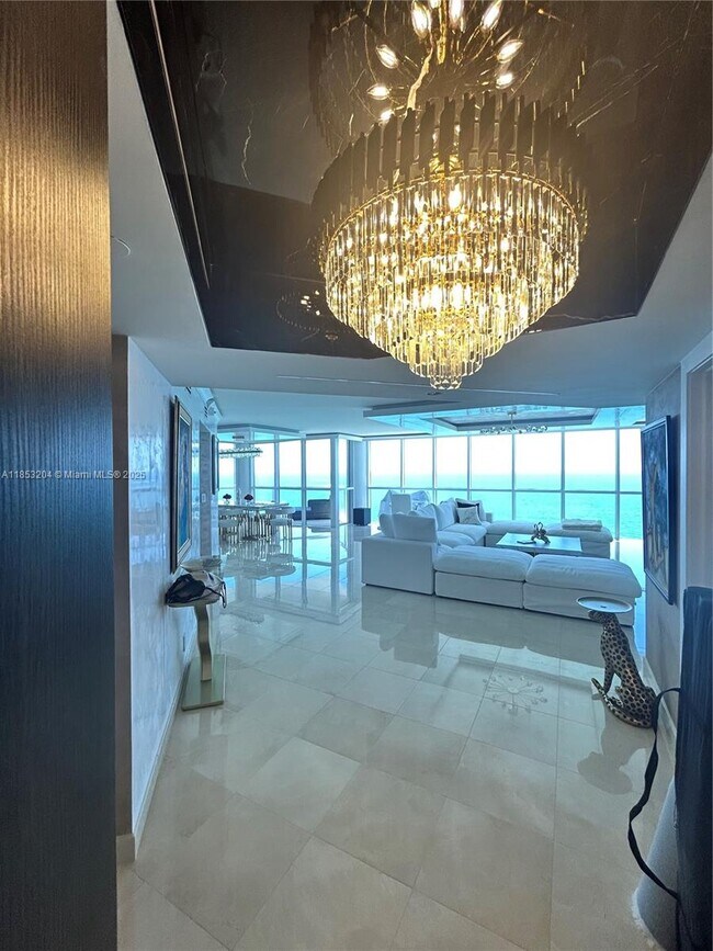 Building Photo - 16425 Collins Ave