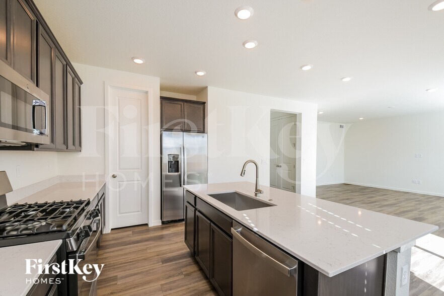 Building Photo - 10994 Uvalda St