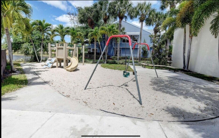 Building Photo - 5286 Sapphire Vly