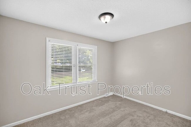 Building Photo - 220 Cornell Dr