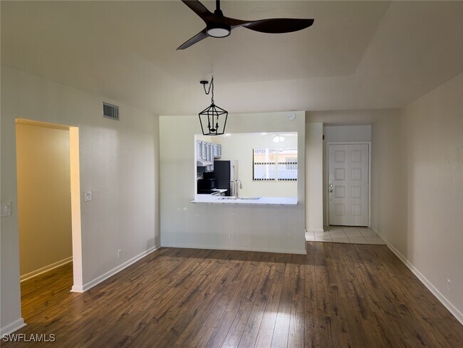 Building Photo - 1801 Courtyard Way