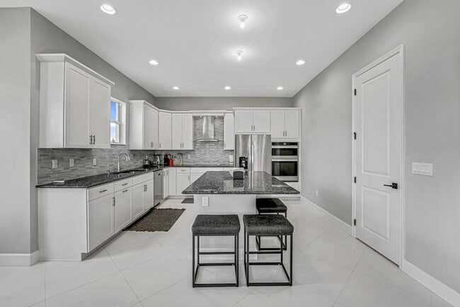 Building Photo - 5482 Macoon Wy