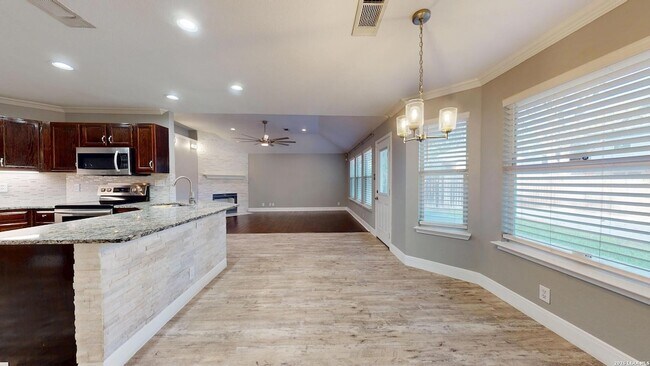 Building Photo - 1009 Crimson Cove Dr