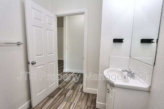 Building Photo - 1119-200 24th St