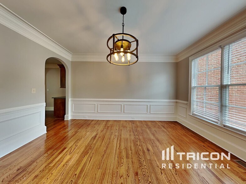 Building Photo - 5840 Cool Springs Dr