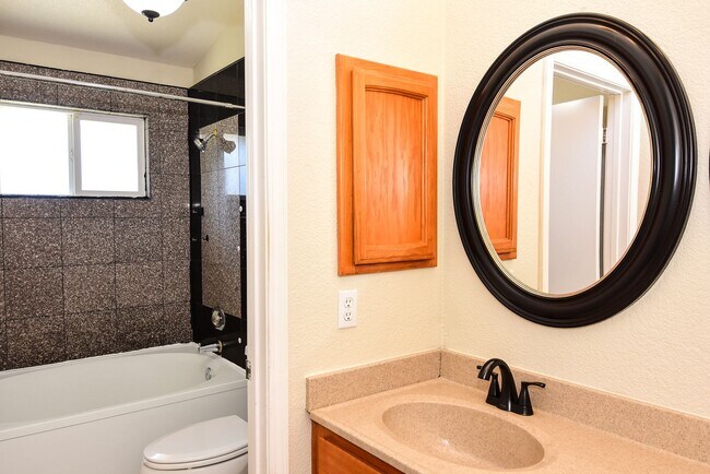 Building Photo - 485 Deer Creek Dr
