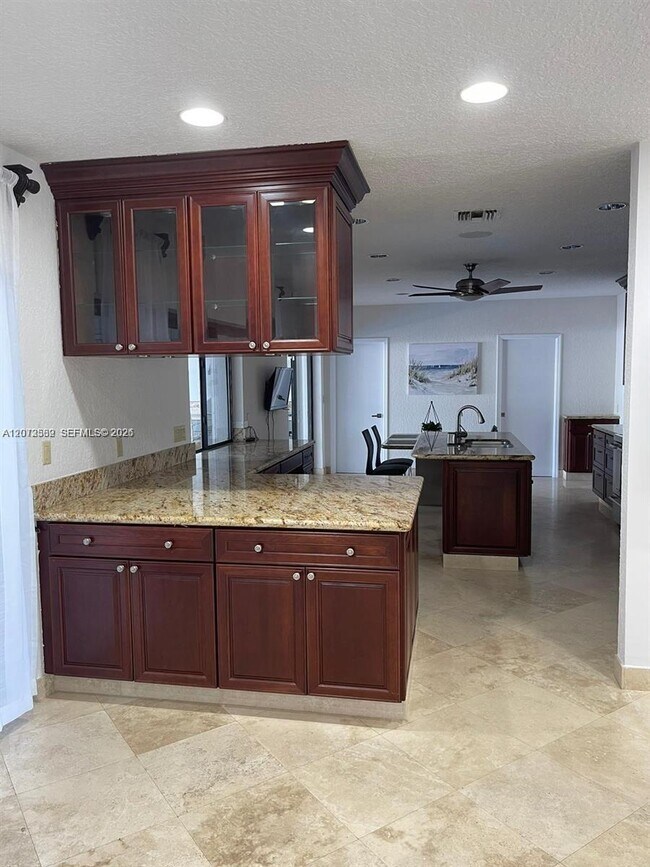 Building Photo - 612 Hibiscus Dr