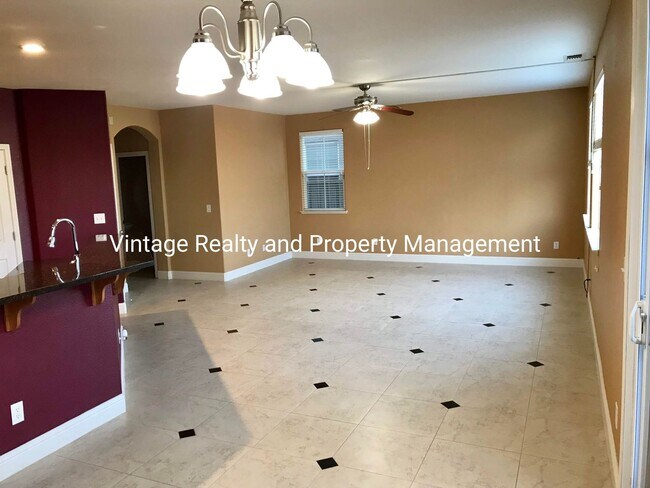Building Photo - Available Now!!Top Of The Line 4 Bedroom Two Story Home!!!