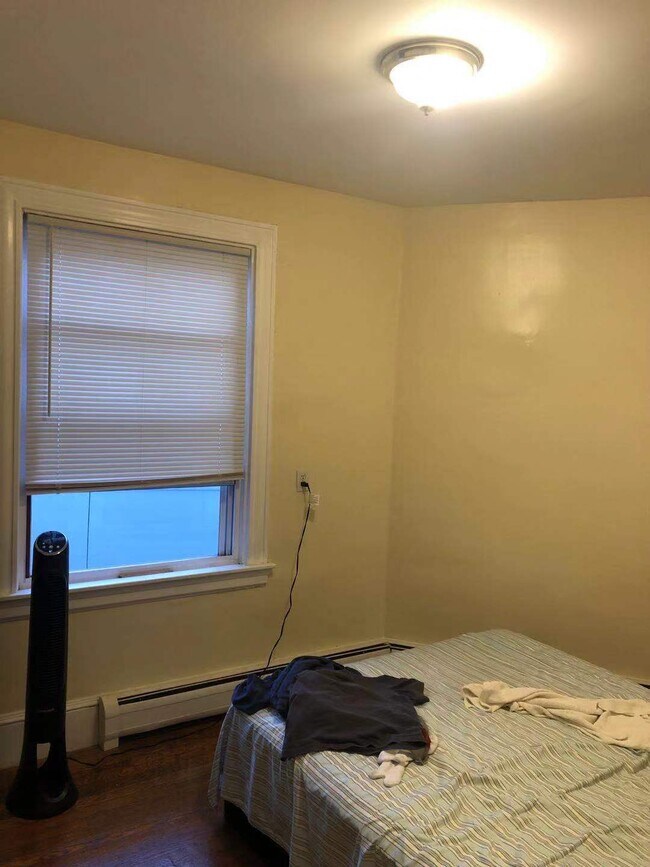 Building Photo - 132 Pitman St