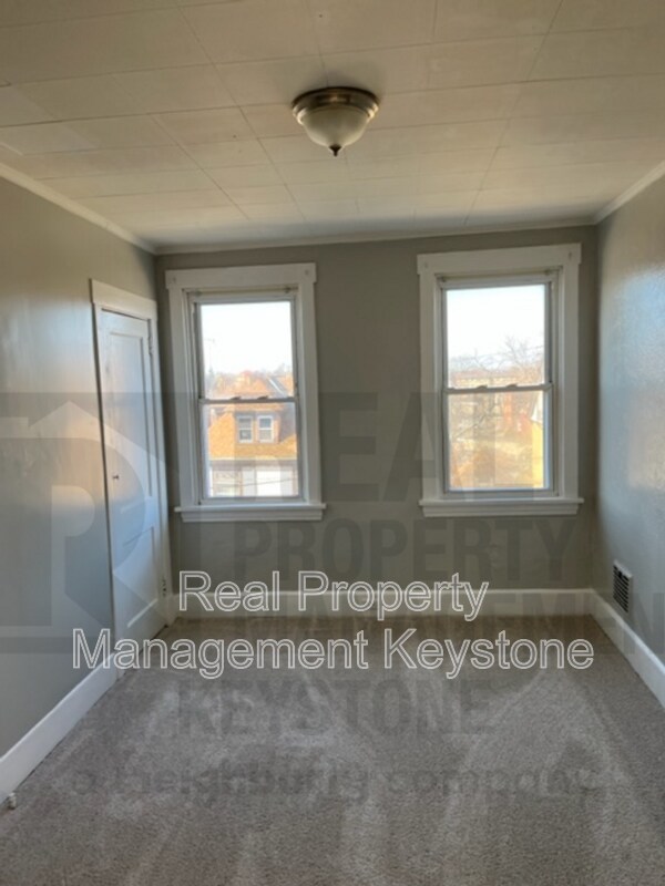 Building Photo - 33 Merritt Ave