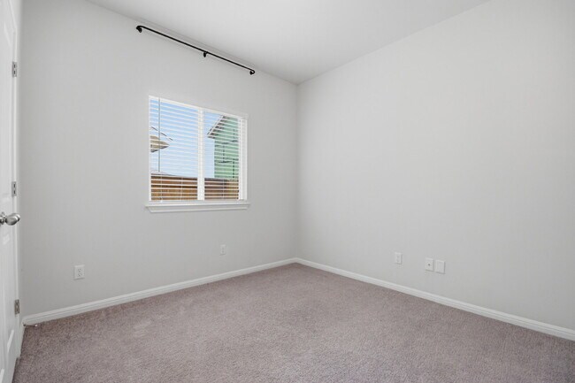 Building Photo - "Charming 3-Bed Oasis in San Marcos with 2 Full Baths – 1424 Sq Ft of Comfort!"