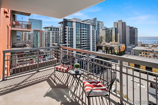 Building Photo - 300 W Beech St