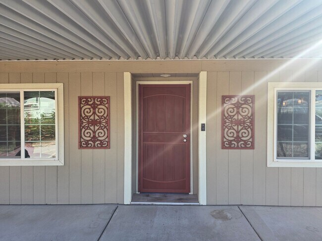 Building Photo - STUNNING PROPERTY-3 bedroom/2 bath Manufacture home in Central Bullhead City