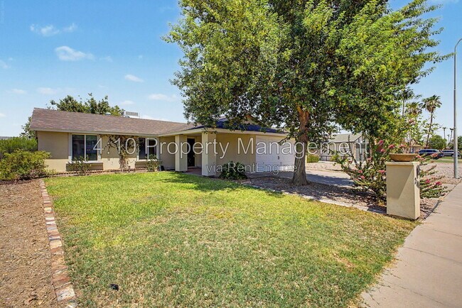 Building Photo - 2104 N Comanche Dr