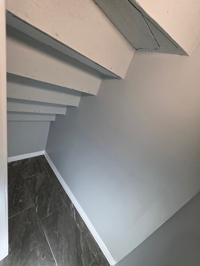 Building Photo - 5134 W Henderson St