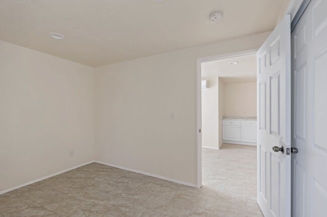 Building Photo - Awesome 1 Bedroom ADU Unit in Sylmar!