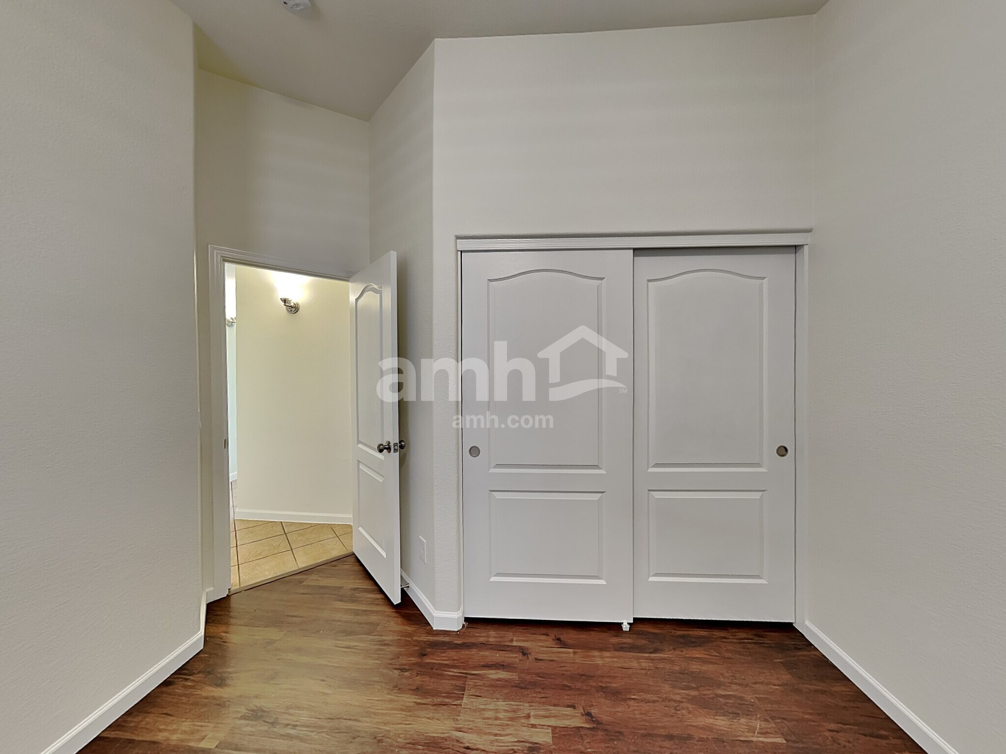Building Photo - 7818 S 46th Dr