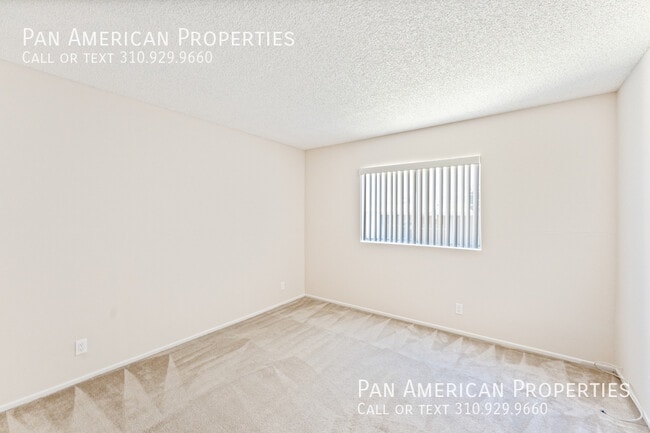 Building Photo - 10380 Almayo Ave