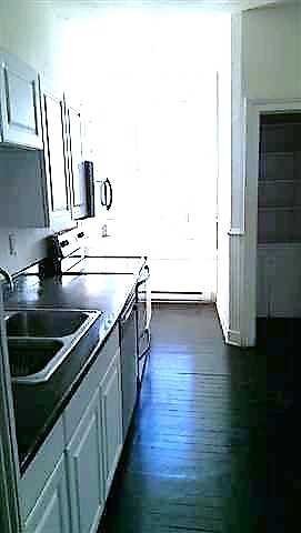 Building Photo - 304 Main St