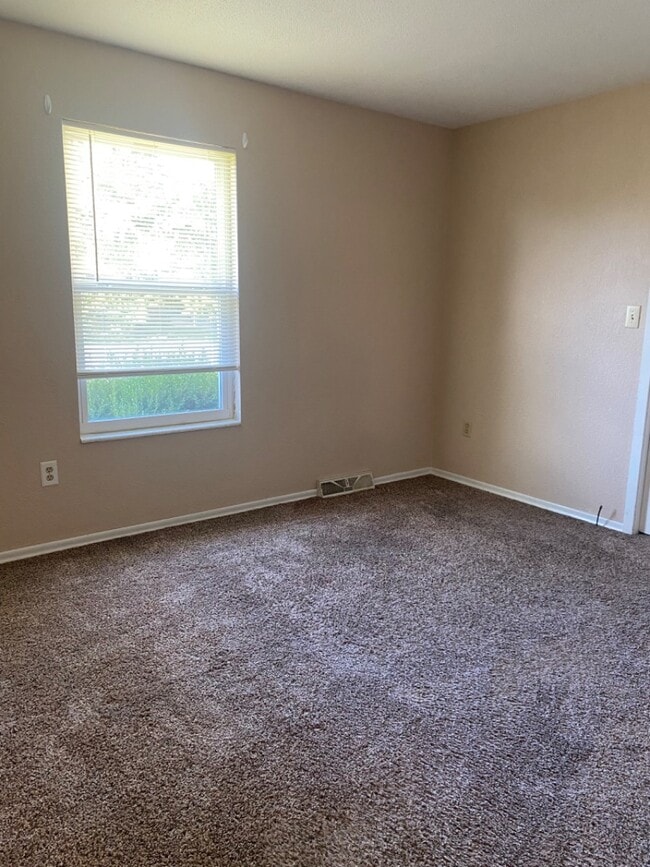 Building Photo - 1002 Glenn Dr