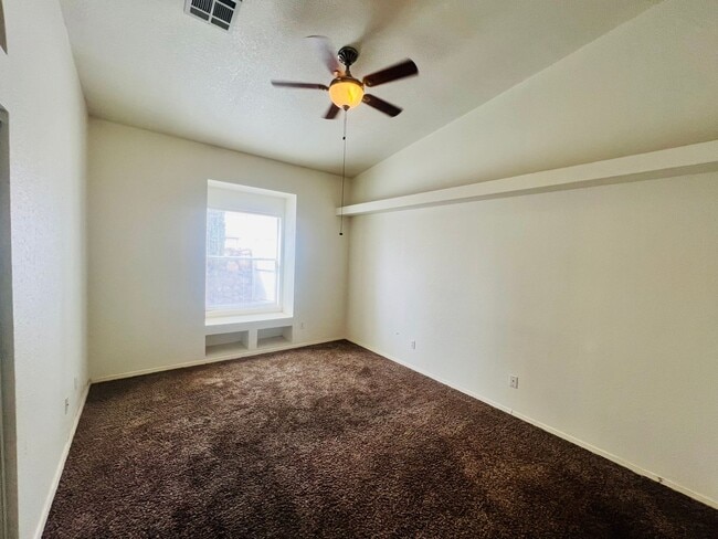 Building Photo - Captivating 4 bedroom, 2 bath home in Santa Teresa, NM!