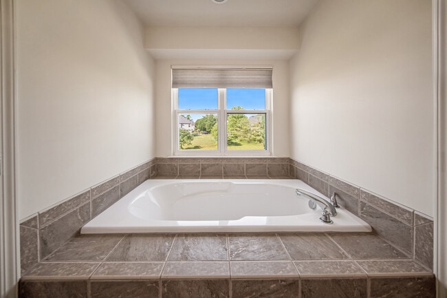 Building Photo - 403 Pembroke-