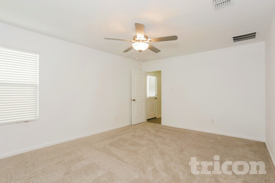 Building Photo - 15249 Bullfighter Blvd