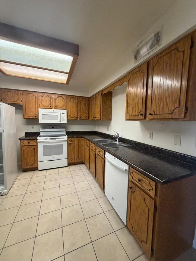 Building Photo - 520 S Greenfield Rd