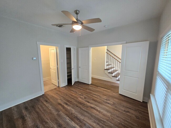 Building Photo - Energy Efficient Urban Townhome w/ Open Floorplan, Gourmet Kitchen, Rooftop Patio, & Exall Park N...