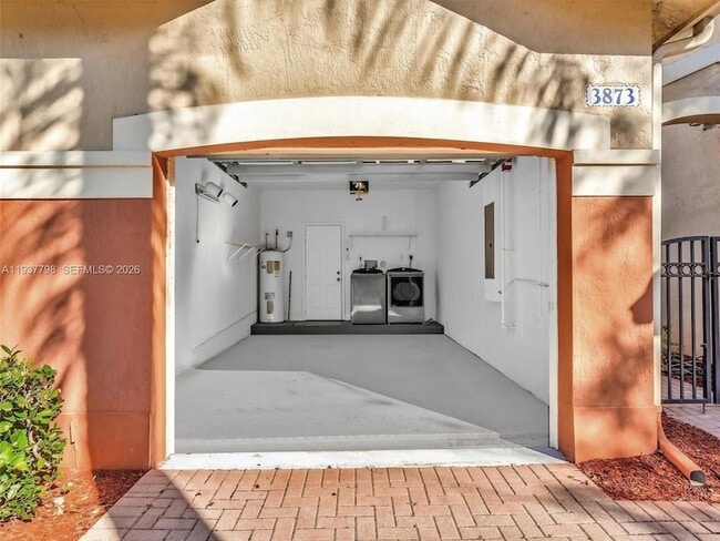 Building Photo - 3873 Tree Top Dr