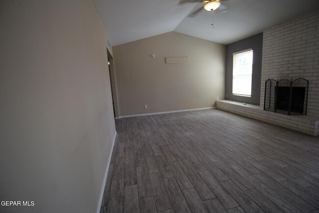 Building Photo - 351 Duanesburg St