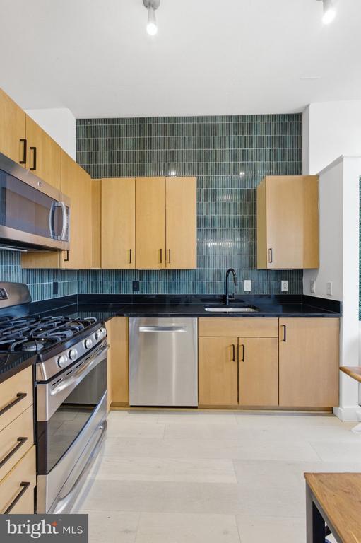 Building Photo - 811 4th St NW