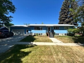 Building Photo - Large home in beautiful Stevensville setting