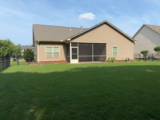 Building Photo - 1039 Drakes Crossing