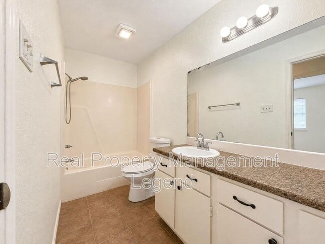 Building Photo - 112 Oak Hill Dr
