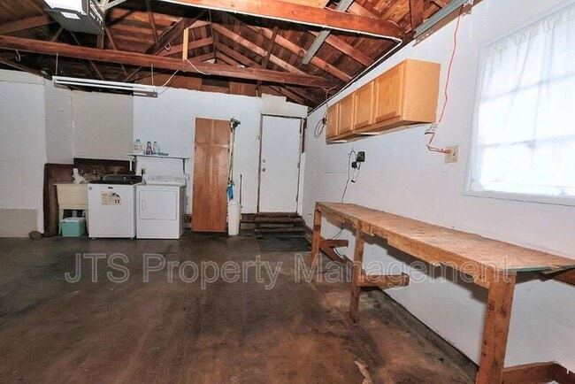 Building Photo - 1817 Vesta Way