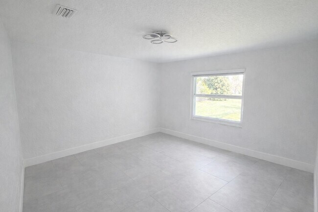 Building Photo - 149 Ponce De Leon St