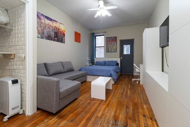 Building Photo - 250 E 82nd St