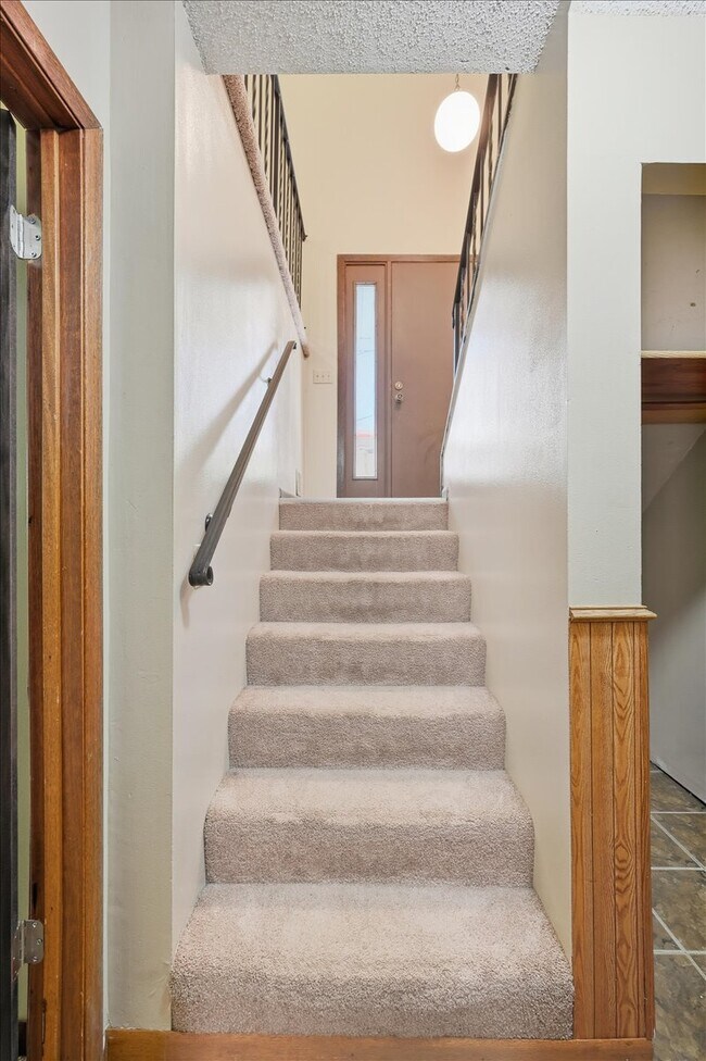 Building Photo - 419 Butler Ave E