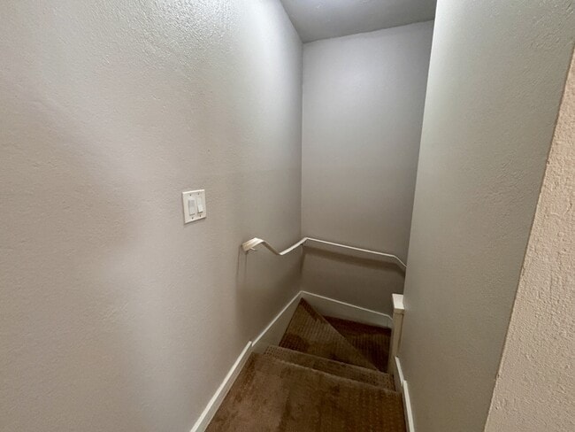 Building Photo - 1055 Mohr Ln