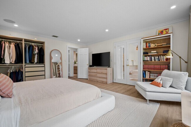 Building Photo - 2421 SW 29th Way