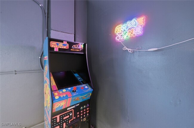 Building Photo - 4044 Country Club Blvd