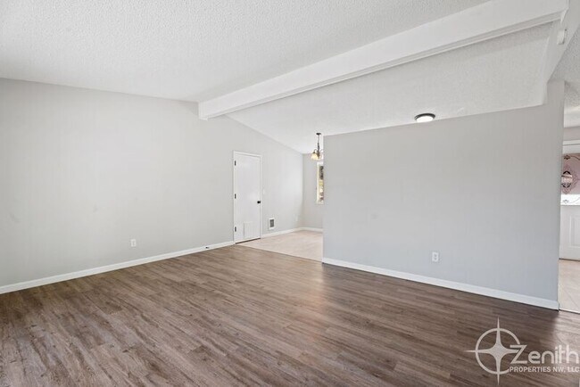 Building Photo - 8805 NE 90th Ave