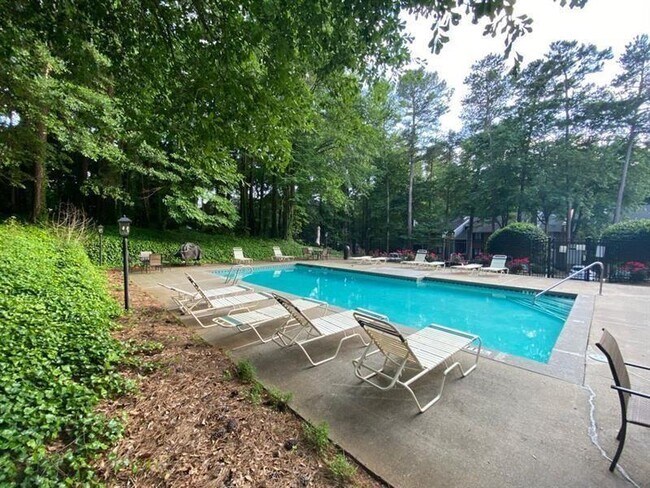 Building Photo - 423 Warm Springs Cir
