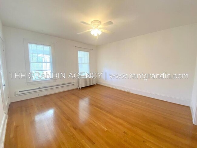 Building Photo - 2504 Longview Ave SW