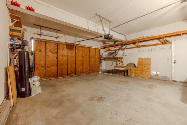 Building Photo - 11671 Boulton Ave