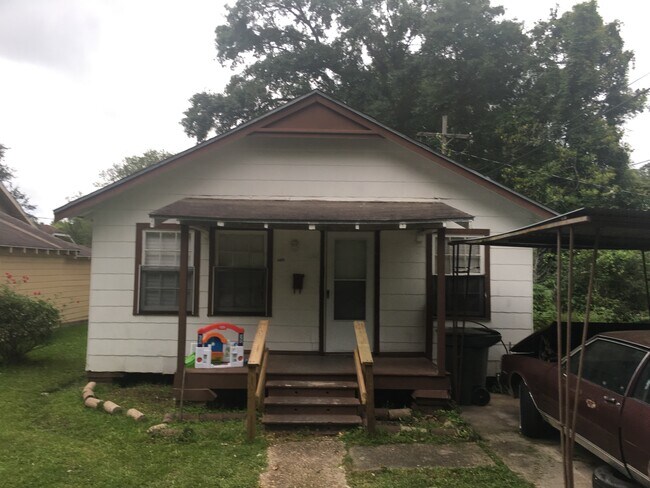 Front - 4460 Bessemer Ave