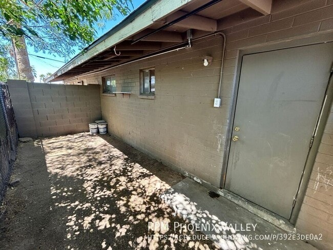 Building Photo - 4837 E Willetta St