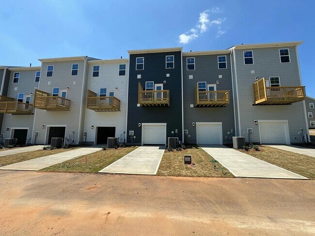 Building Photo - Charming 3BR Townhome in Wake Forest