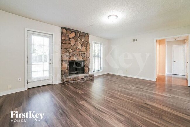 Building Photo - 6709 Valley Park Dr